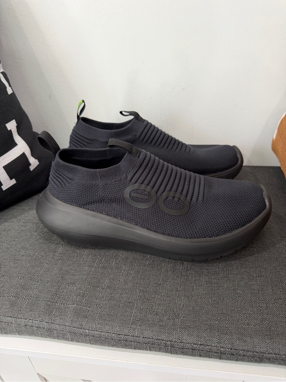 OOFOS Men's Slip-On Knit Sneakers - Black